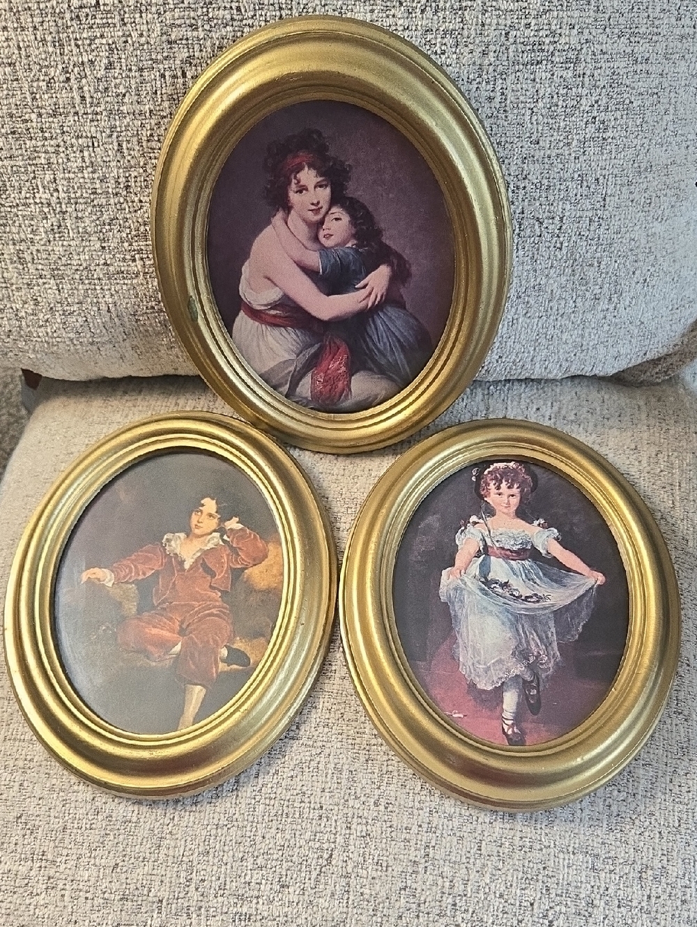 Norleans Italian Gold Oval Vintage Wall Frame Set with Classic Portrait Prints